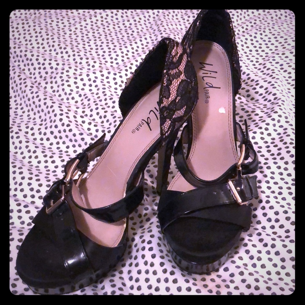 WILD Pair SIZE (7.5) Stilettos Black & Pink